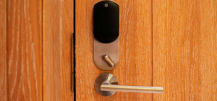 Automatic Locking Door Knob Escalon